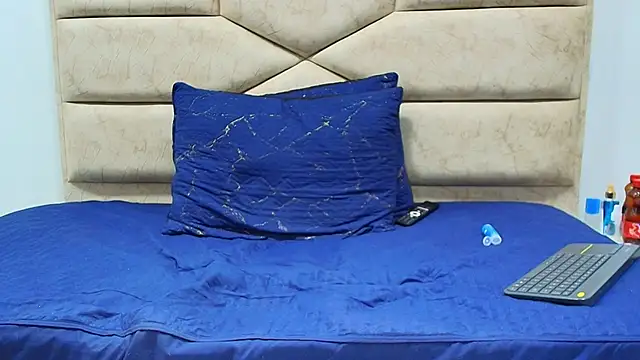 Snapshot of Angell_cooper chatting on October 10, 2025, 2:18 pm Angell cooper online show from October 10, 2025, 2:18 pm