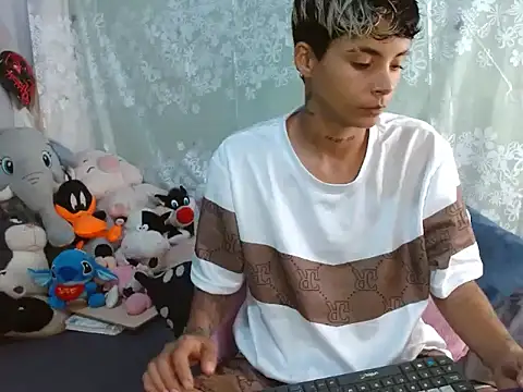 Snapshot of Dorland777 chatting on November 14, 2025, 1:20 am Dorland777 online show from November 14, 2025, 1:20 am