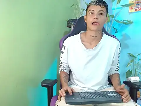 Snapshot of Dorland777 chatting on September 19, 2025, 12:14 am Dorland777 online show from September 19, 2025, 12:14 am