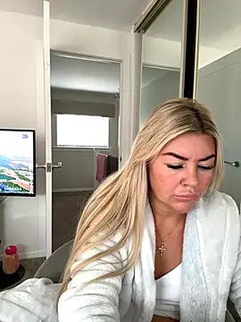 EmilyKingg online show from September 19, 2025, 7:45 am