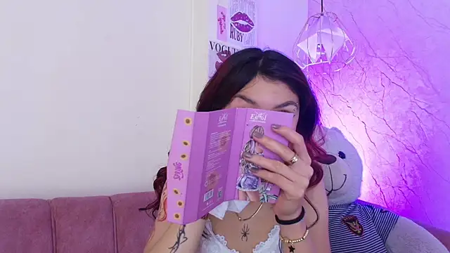 Snapshot of april_bennett chatting on October 18, 2025, 1:02 pm april bennett online show from October 18, 2025, 1:02 pm