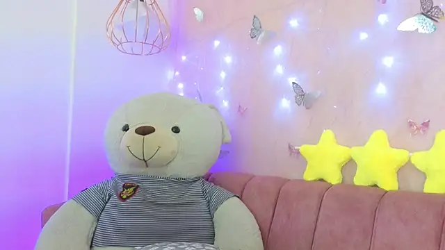 Snapshot of april_bennett chatting on December 1, 2025, 12:39 pm april bennett online show from December 1, 2025, 12:39 pm