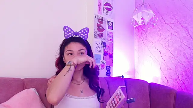 Snapshot of april_bennett chatting on October 21, 2025, 12:26 pm april bennett online show from October 21, 2025, 12:26 pm