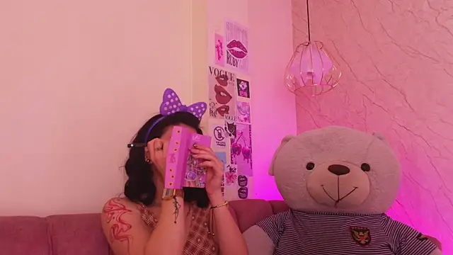 Snapshot of april_bennett chatting on November 22, 2025, 12:15 pm april bennett online show from November 22, 2025, 12:15 pm