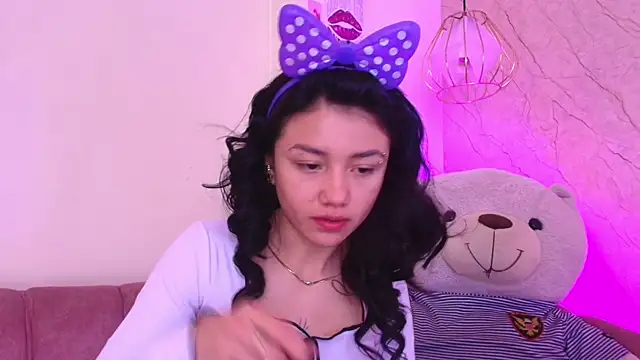 Snapshot of april_bennett chatting on November 19, 2025, 12:16 pm april bennett online show from November 19, 2025, 12:16 pm