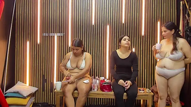 VantablackBDSMShow  online show from April 17, 2026, 12:30 pm