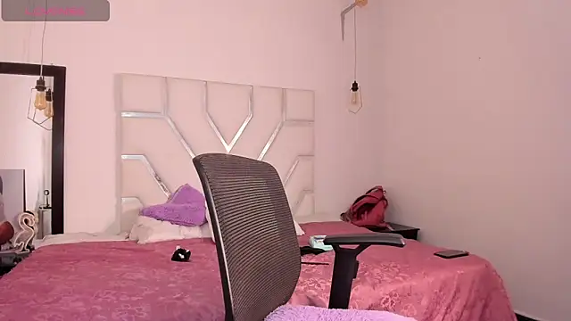EnigmaRose 1 online show from October 3, 2025, 5:31 am
