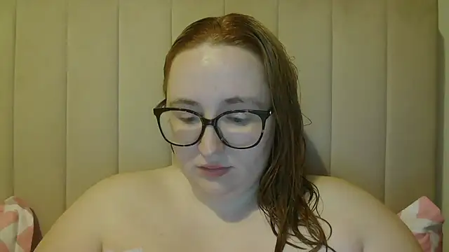 CurvyNaughtyCherry online show from March 31, 2026, 3:52 am