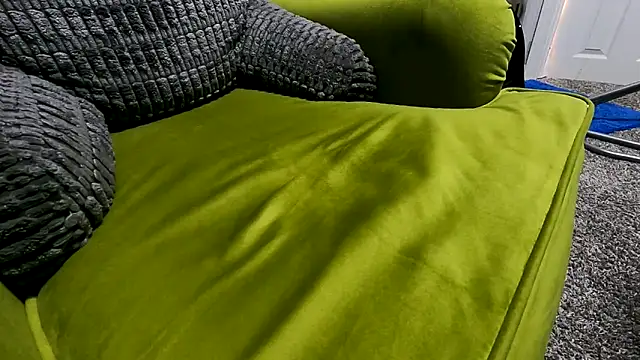 Mickelangello75 online show from November 10, 2025, 4:56 pm