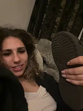HoneyHolls online show from September 18, 2025, 12:24 am