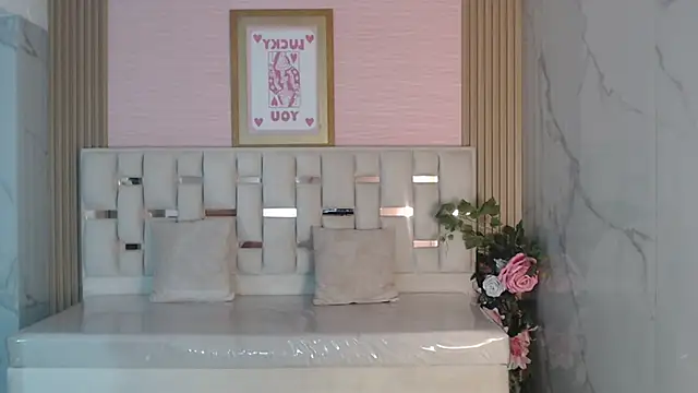 catalina5 s online show from April 11, 2026, 3:14 am