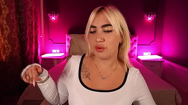 Snapshot of MariellaVV chatting on September 19, 2025, 7:01 am MariellaVV online show from September 19, 2025, 7:01 am