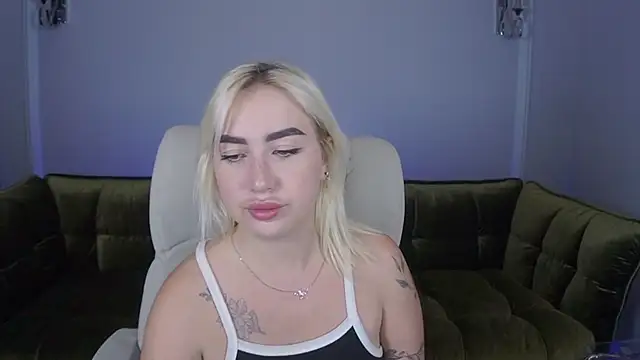 Snapshot of MariellaVV chatting on September 22, 2025, 12:33 pm MariellaVV online show from September 22, 2025, 12:33 pm