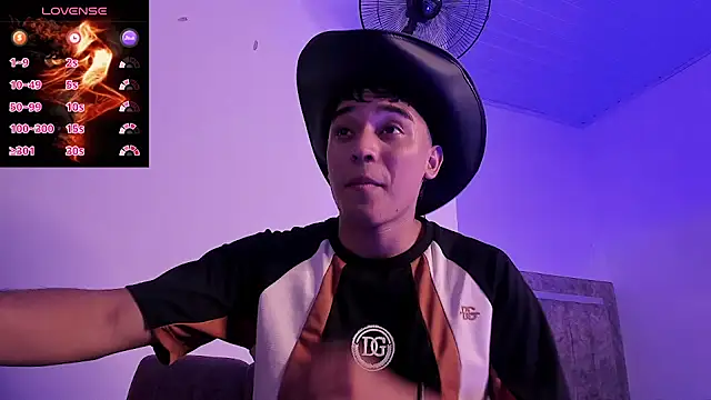 Austin Cardieff  online show from October 15, 2025, 7:33 pm