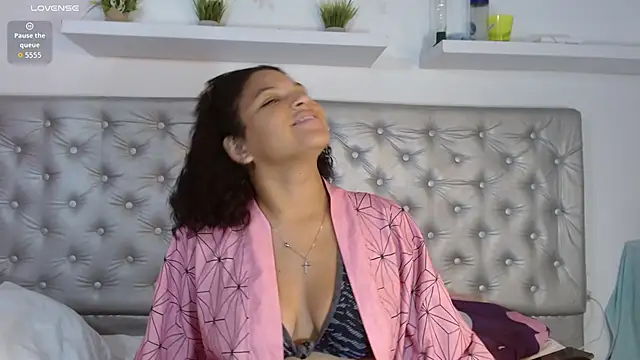 lulu lovee online show from October 6, 2025, 3:29 am