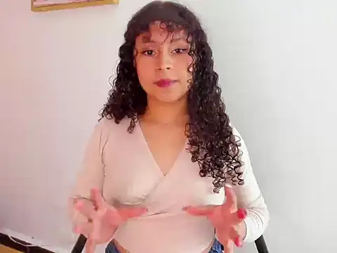 Snapshot of Sofiapassionne chatting on November 18, 2025, 12:30 pm Sofiapassionne online show from November 18, 2025, 12:30 pm