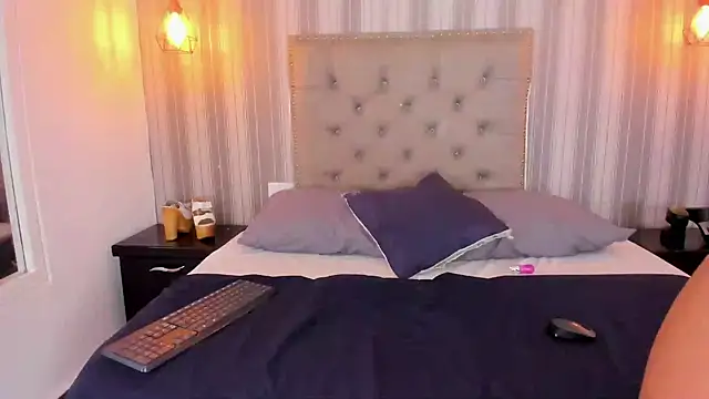 Snapshot of Sofiapassionne chatting on October 17, 2025, 12:40 pm Sofiapassionne online show from October 17, 2025, 12:40 pm