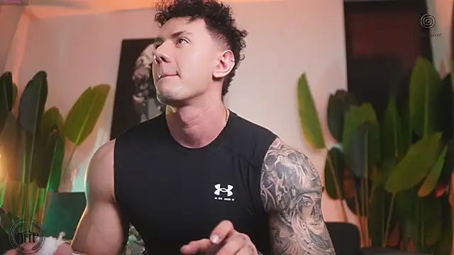 Thomas Falcon online show from November 25, 2025, 11:48 pm