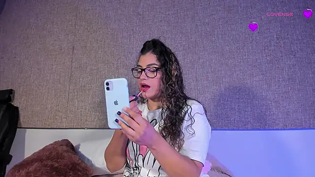 Salomeferreira  online show from October 20, 2025, 4:29 pm