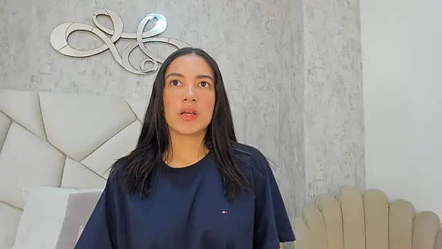 Skylerwhite02 online show from November 9, 2025, 8:02 pm