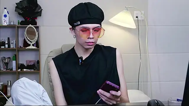 Snapshot of Ozzy_boy86 chatting on September 10, 2025, 3:05 am Ozzy boy86 online show from September 10, 2025, 3:05 am