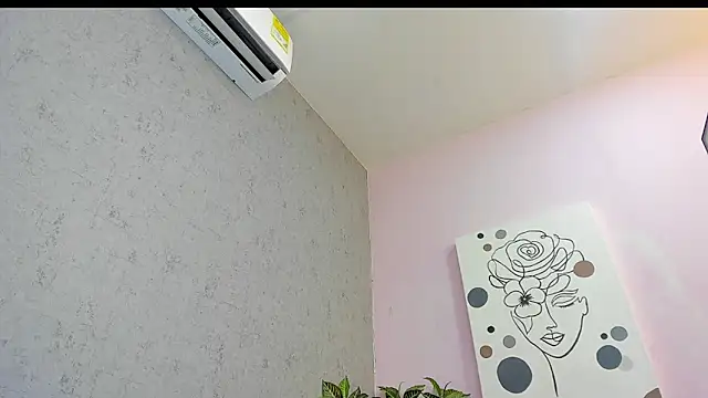 Snapshot of kissme_luna chatting on February 10, 2026, 7:13 pm kissme luna online show from February 10, 2026, 7:13 pm