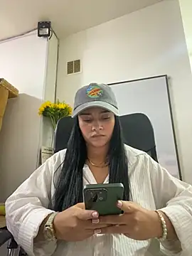 MarilynWhite  online show from October 25, 2025, 3:49 am