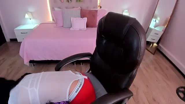 Mariam Lopez   online show from April 28, 2026, 3:22 am