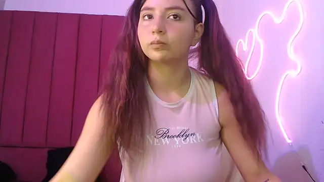 Snapshot of Mia2xsmith chatting on June 14, 2026, 8:43 pm Mia2xsmith online show from June 14, 2026, 8:43 pm