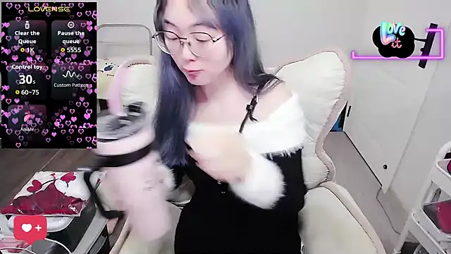 baby-yaya20 online show from December 22, 2025, 12:16 pm