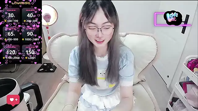 baby-yaya20 online show from February 15, 2026, 1:10 pm