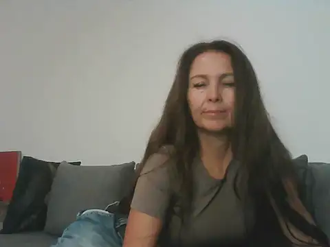 Avelinii online show from May 26, 2026, 6:28 pm