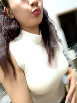 vivit-bibi online show from October 3, 2025, 5:03 pm