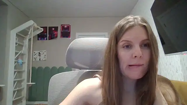Snapshot of Zolira chatting on June 14, 2026, 6:53 pm Zolira online show from June 14, 2026, 6:53 pm