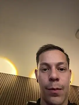 dimitryivanovv online show from November 7, 2025, 7:02 am