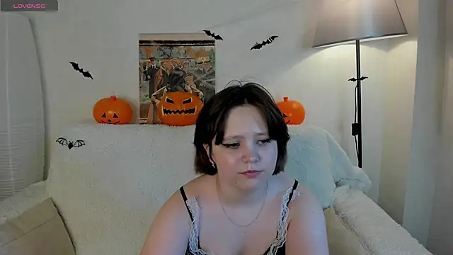 Mila  Cutee online show from October 26, 2025, 9:20 am