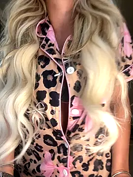 BlondeBetty online show from October 14, 2025, 6:30 pm