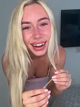 SexySaraxxoo online show from May 25, 2026, 12:59 pm