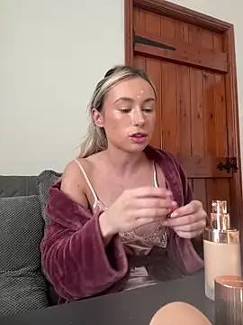 SexySaraxxoo online show from February 24, 2026, 12:28 pm