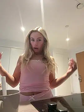 SexySaraxxoo online show from March 31, 2026, 8:49 am