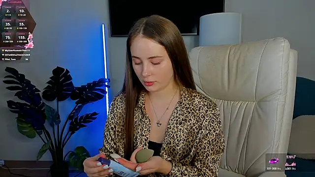 Snapshot of Sweet__Amily chatting on October 6, 2025, 6:19 pm Sweet Amily online show from October 6, 2025, 6:19 pm