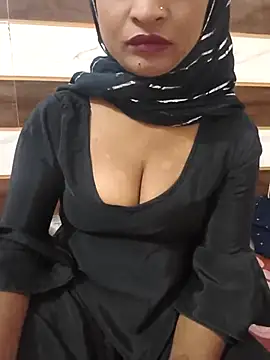 Itz Mayra  online show from October 15, 2025, 7:27 am