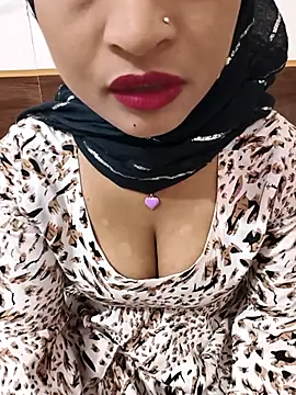 Itz Mayra  online show from November 12, 2025, 6:28 am