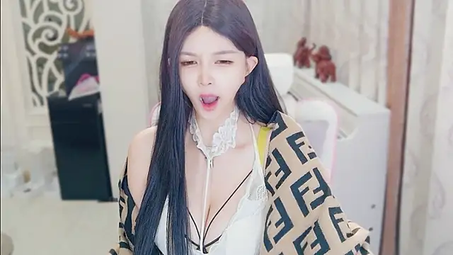 Snapshot of Aurora-77 chatting on October 22, 2025, 3:22 pm Aurora-77 online show from October 22, 2025, 3:22 pm