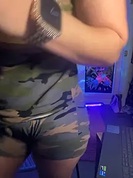 shortywidaphatty online show from September 30, 2025, 10:43 am