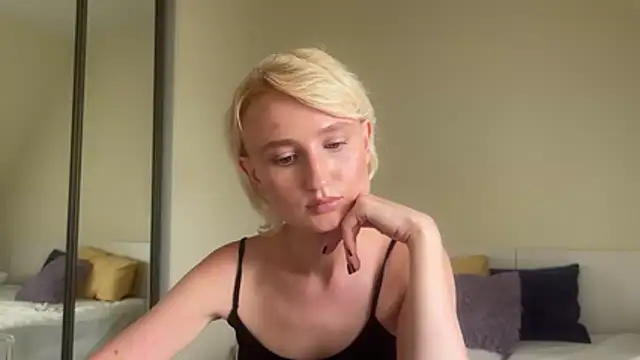 Evylenn online show from July 8, 2026, 3:56 pm