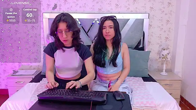 Snapshot of jupiterysaturno chatting on September 17, 2025, 4:09 pm jupiterysaturno online show from September 17, 2025, 4:09 pm