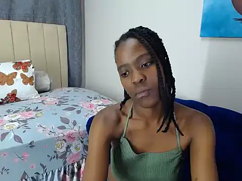 PetiteBody online show from September 28, 2025, 2:02 pm