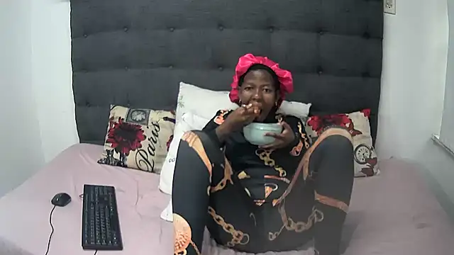 pinkyxbarbie2 online show from October 7, 2025, 3:57 pm