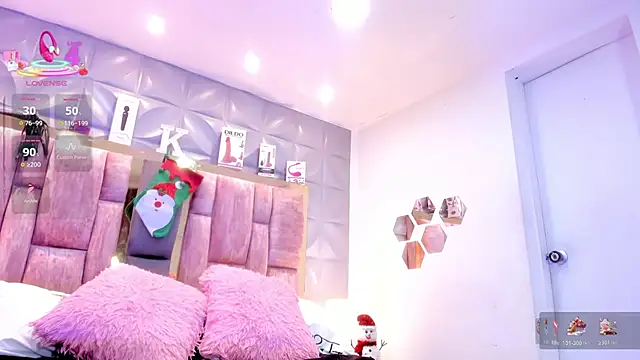 Snapshot of Charlotte_Landry__ chatting on December 3, 2025, 4:06 pm Charlotte Landry online show from December 3, 2025, 4:06 pm